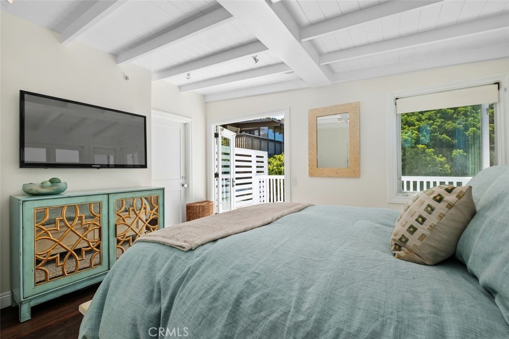 263 Upland Road Laguna Beach, CA 92651 - Photo 25 of 56 Primary bedroom