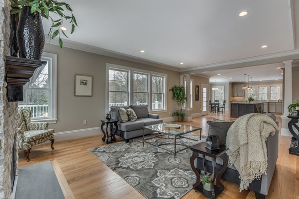 440 Concord Road Bedford, MA 01730 - Photo 8 of 30 Gallery Image 8