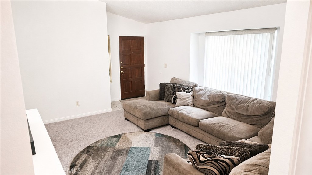 1058 Merced Street Redlands, CA 92374 - Photo 3 of 21 Livingroom