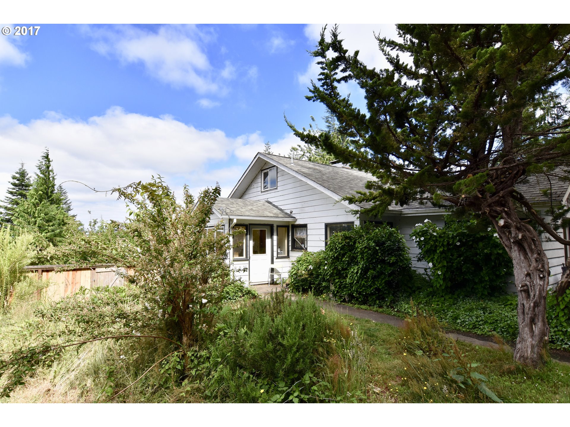94643 Frontier Lane Coquille, OR 97423 - Photo 2 of 18