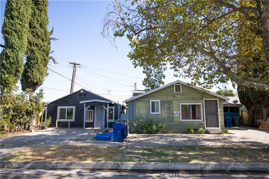 1122 N Street Merced, CA 95341 - Photo 2 of 33 a front view of a house with yard