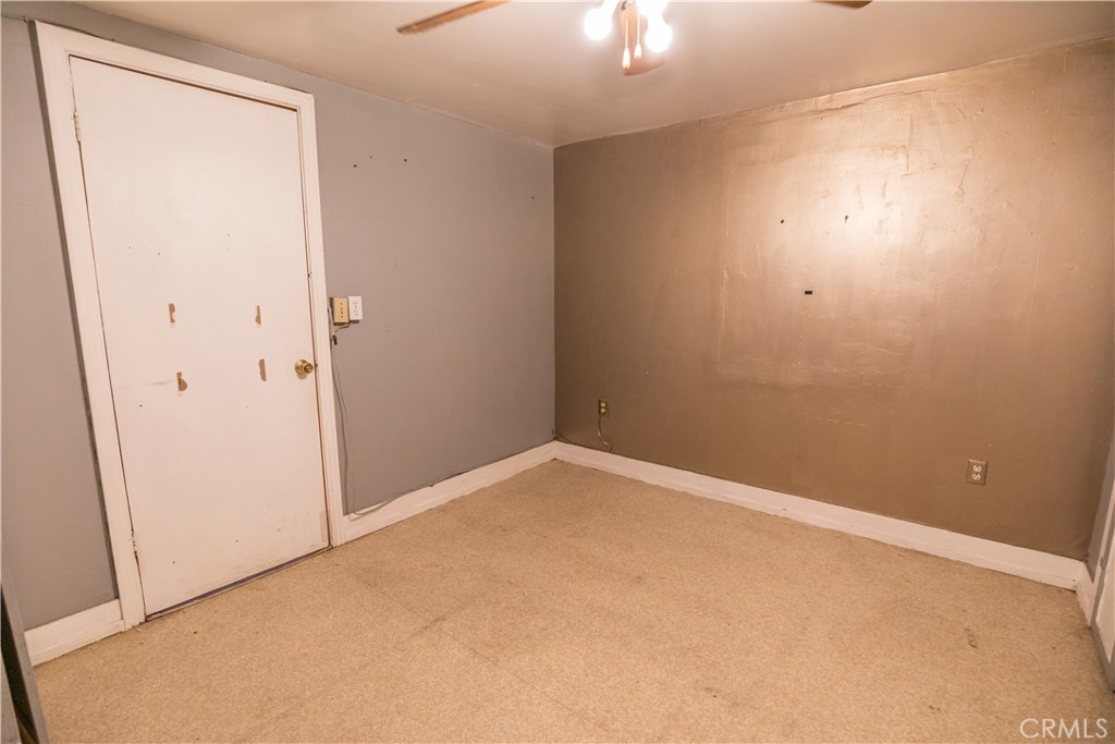 1122 N Street Merced, CA 95341 - Photo 28 of 33 an empty room with a empty space