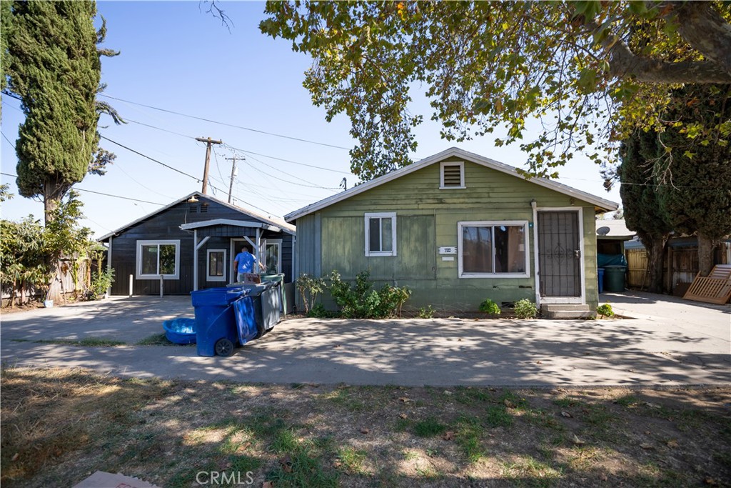 1122 N Street Merced, CA 95341 - Photo 3 of 33 a front view of a house with a yard