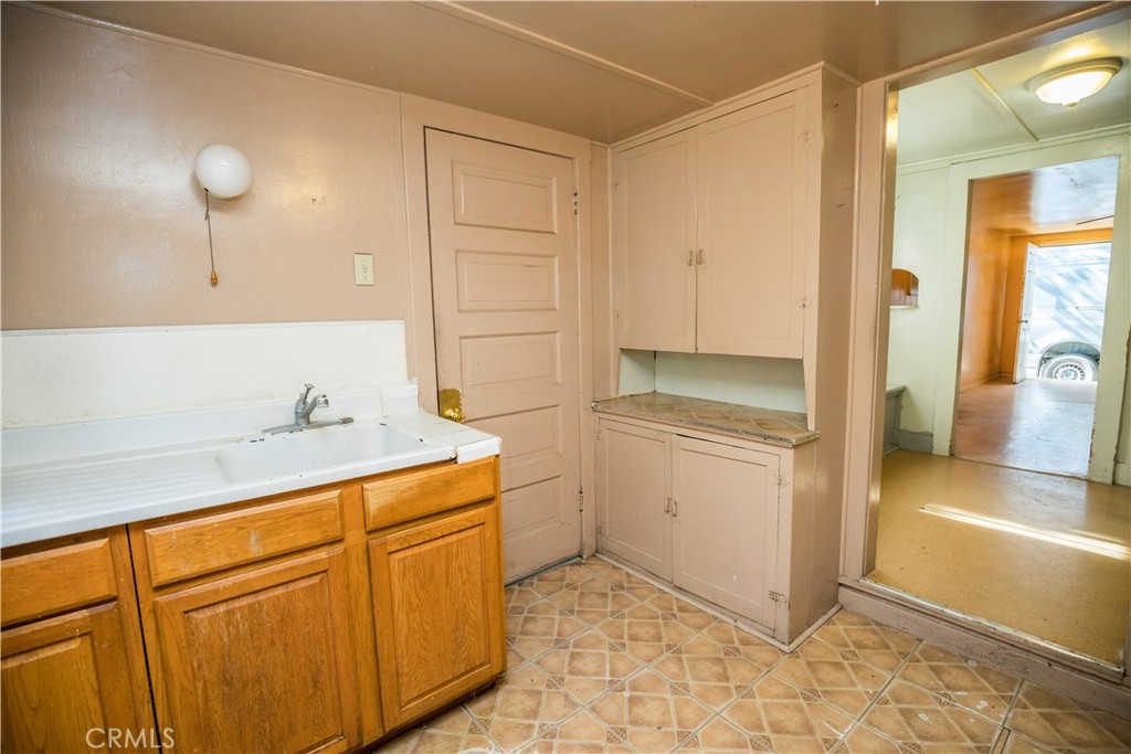 1122 N Street Merced, CA 95341 - Photo 8 of 33 a utility room with cabinets washer and dryer