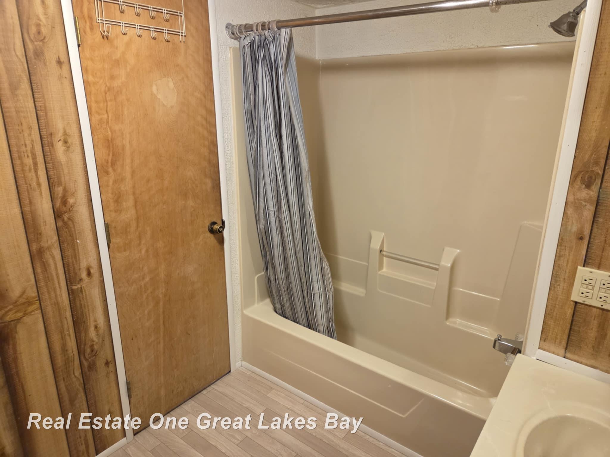 1167 Ellison Road St. Helen, MI 48656 - Photo 11 of 15 50174247-ba63b9c9-6b0f-4b73-ae56-f50e86f4cfc2.JPG