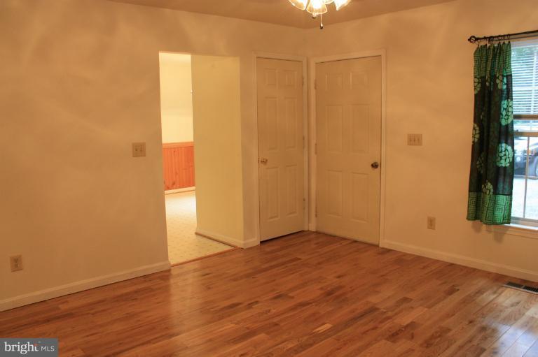 14271 Reva Road Reva, VA 22735 - Photo 10 of 19 Living Room
