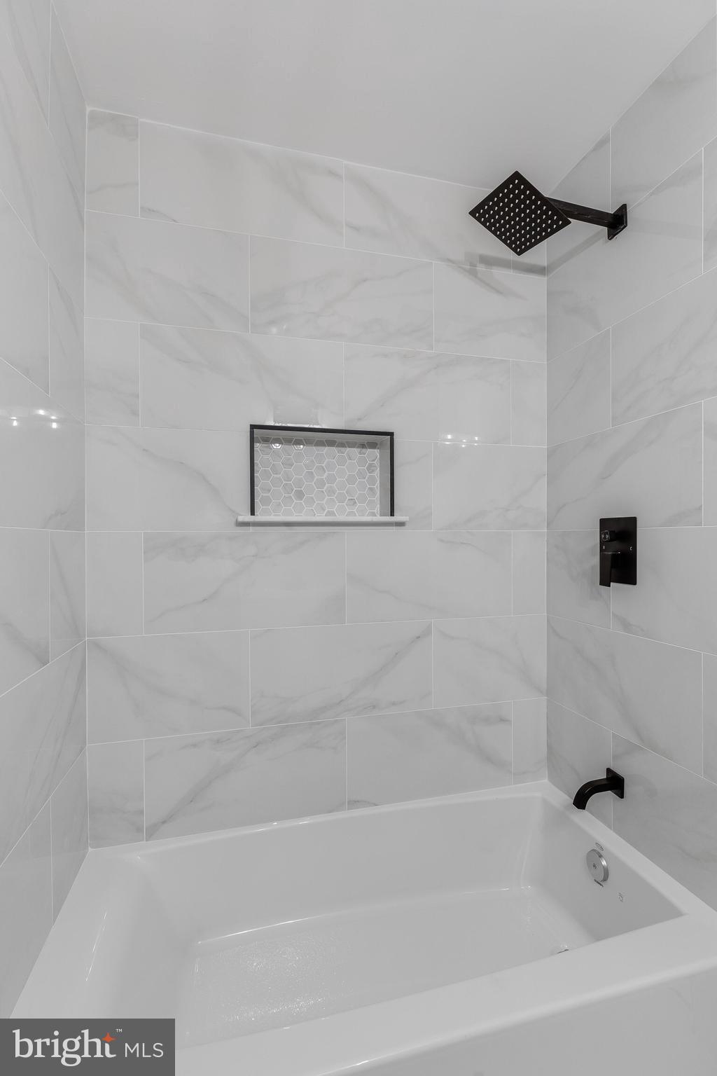 224 Hawk Trail Winchester, VA 22602 - Photo 20 of 29 a bathroom with a bathtub