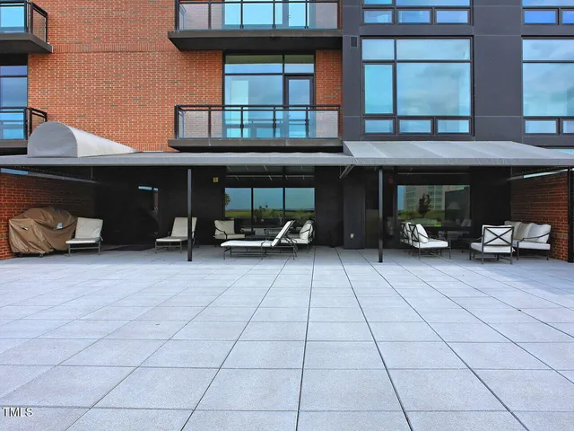 a car parked in front of a building