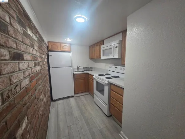 $1,995 | 3851 Vineyard Avenue, Pleasanton, CA 94566