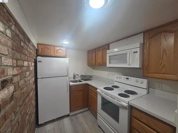 $1,995 | 3851 Vineyard Avenue, Pleasanton, CA 94566