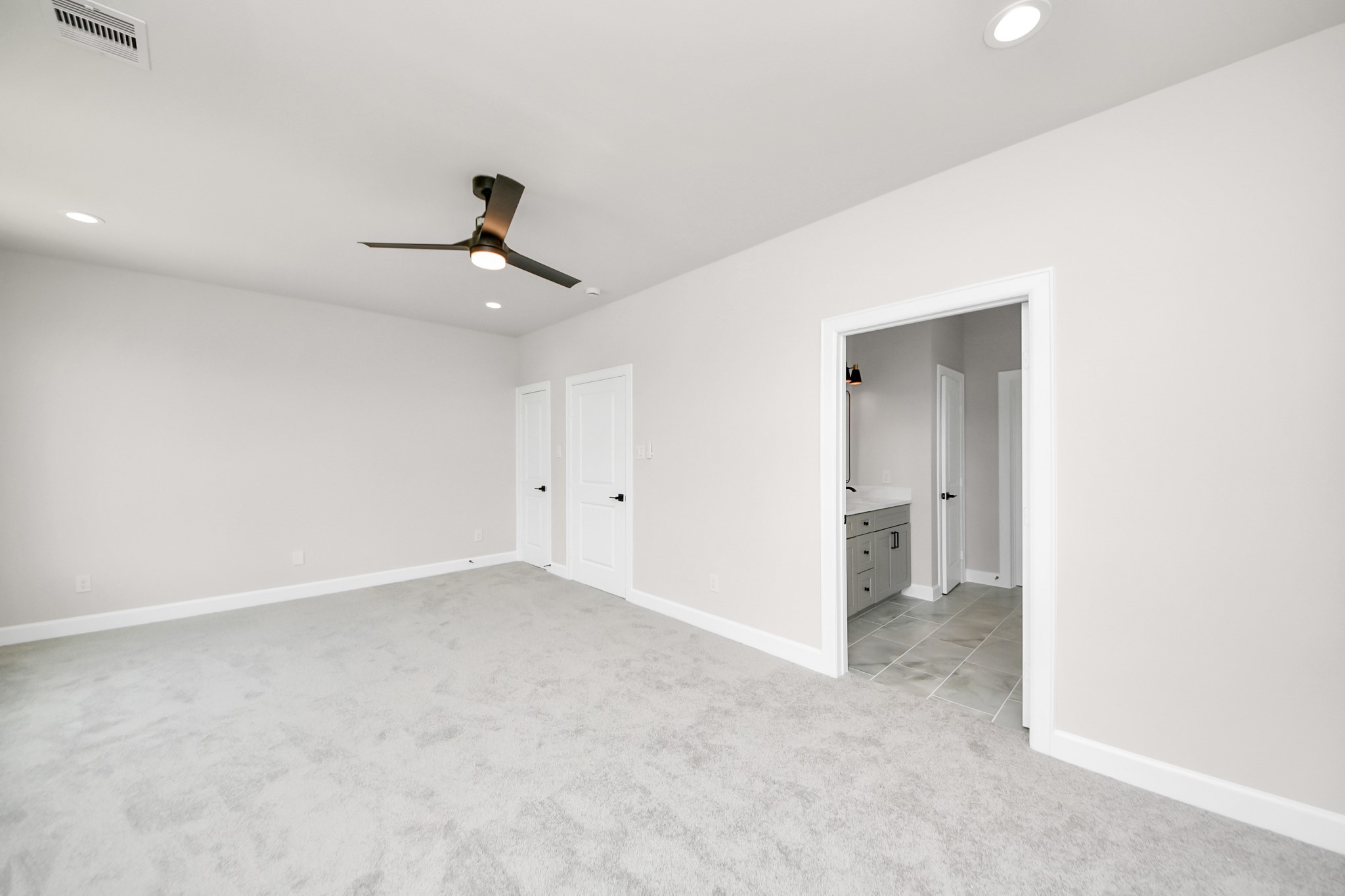 5218 Higgins Street, Unit A/B Houston, TX 77033 - Photo 29 of 40 Photos are of a completed home with similar finishes and are for representation purposes only. Property set to be complete in 60 days.