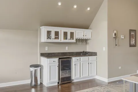 a view of a livingroom with furniture