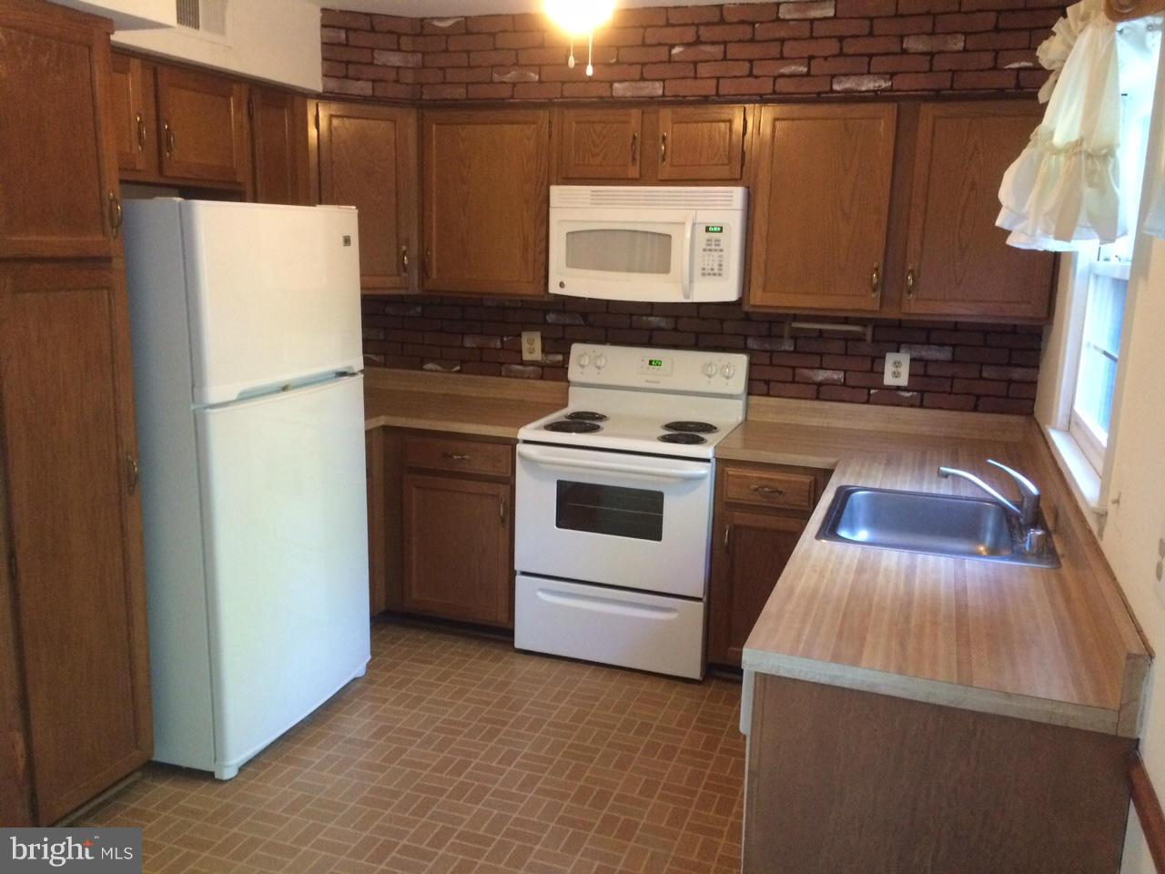 8575 Springfield Oaks Drive Springfield, VA 22153 - Photo 4 of 11 Kitchen