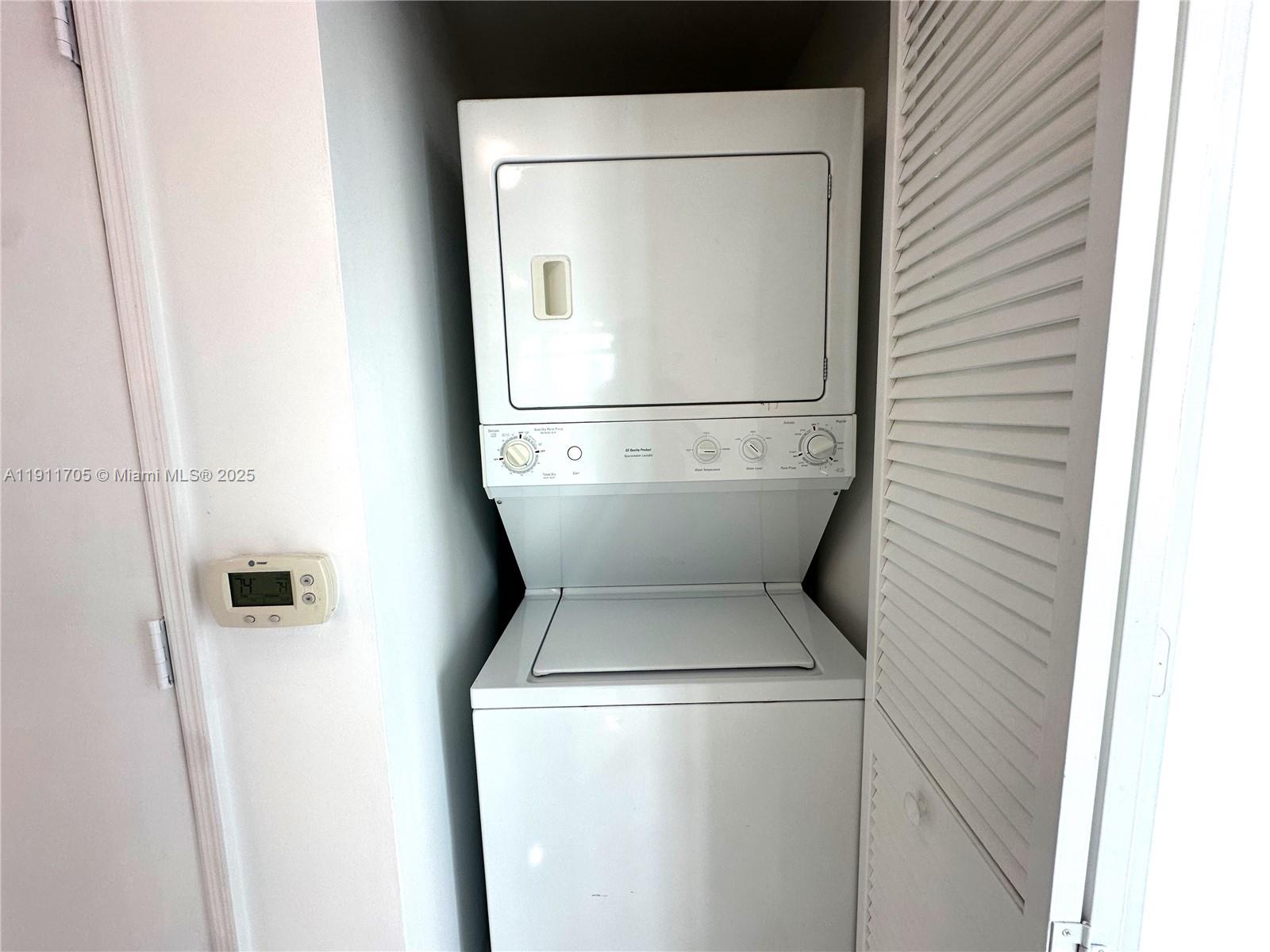 951 Brickell Avenue, Unit 2601 Miami, FL 33131 - Photo 12 of 21 a utility room with dryer and washer