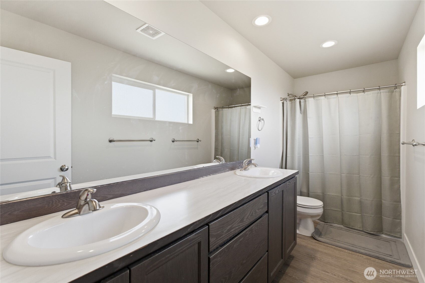2247 S. Mystical Loop East Wenatchee, WA 98802 - Photo 12 of 25 a bathroom with a sink and a mirror