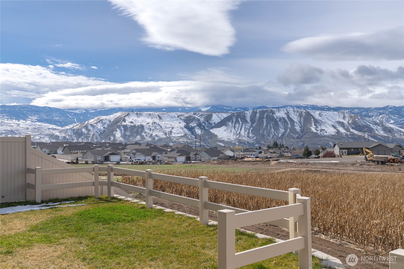 2247 S. Mystical Loop East Wenatchee, WA 98802 - Photo 23 of 25 a view of an ocean and mountain