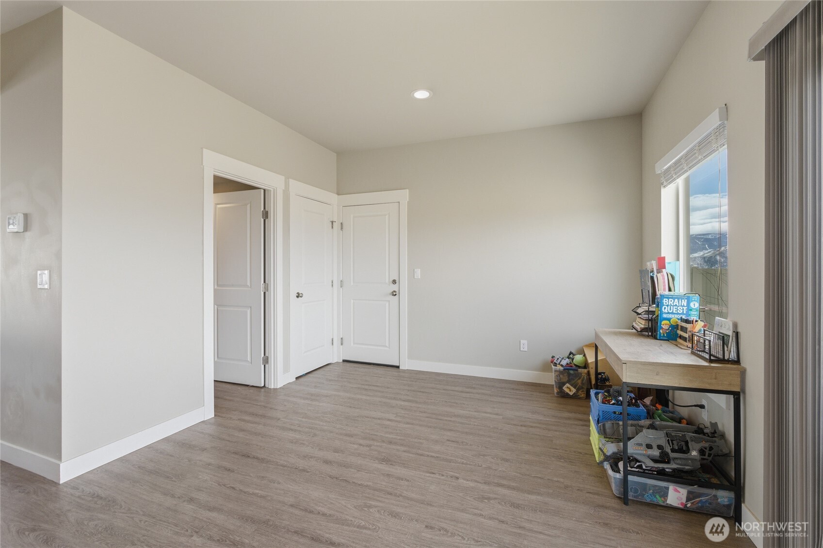 2247 S. Mystical Loop East Wenatchee, WA 98802 - Photo 8 of 25 a room with furniture and a window