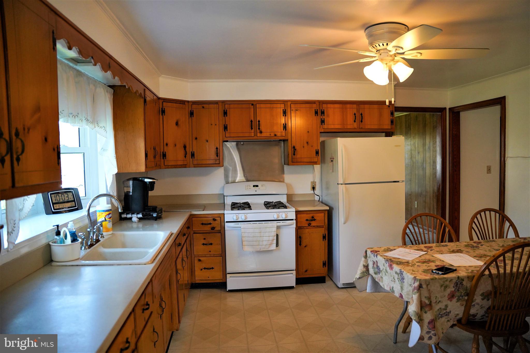 13548 Wilt Store Road Leesburg, VA 20176 - Photo 3 of 23 Eat in Kitchen