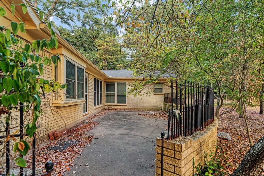 3345 West Kaufman Street Paris, TX 75460 - Photo 15 of 17 a front view of a house with garden