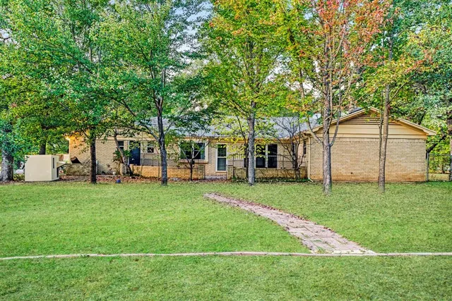 a view of a house with a backyard