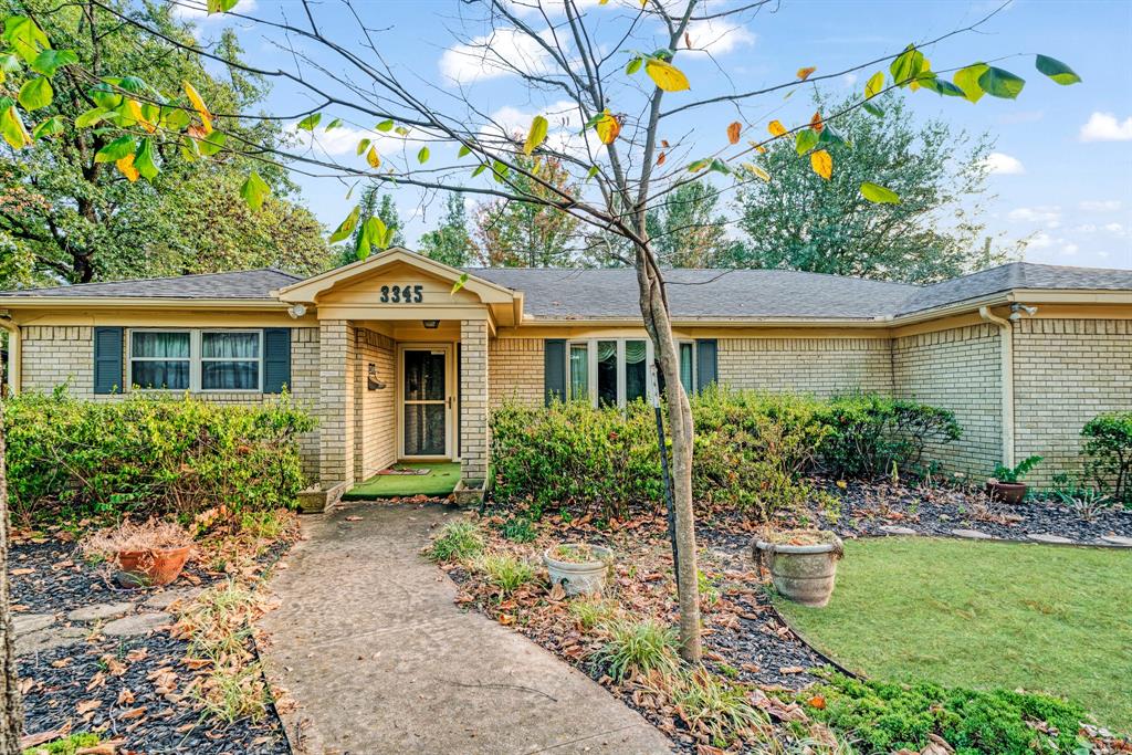 3345 West Kaufman Street Paris, TX 75460 - Photo 2 of 17 a front view of a house with garden