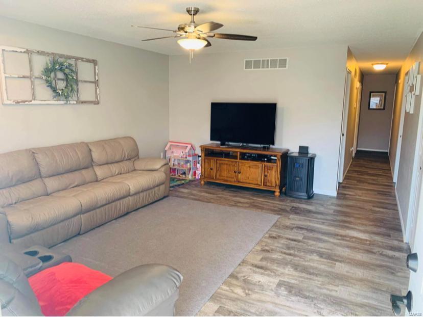 317 Rutledge Street Worden, IL 62097 - Photo 2 of 22 Gallery Image 2