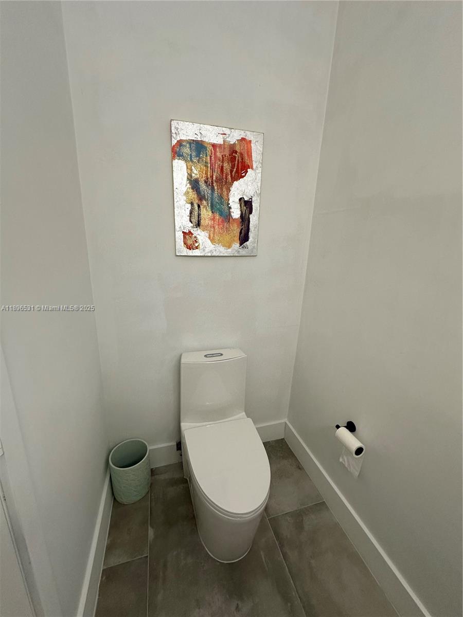 2662 Southwest 118 Road, Unit 2662 Miramar, FL 33025 - Photo 15 of 37 a white toilet sitting next to a white tub