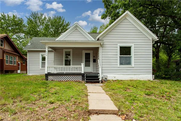 604 South Olive Street, Holden, MO 64040