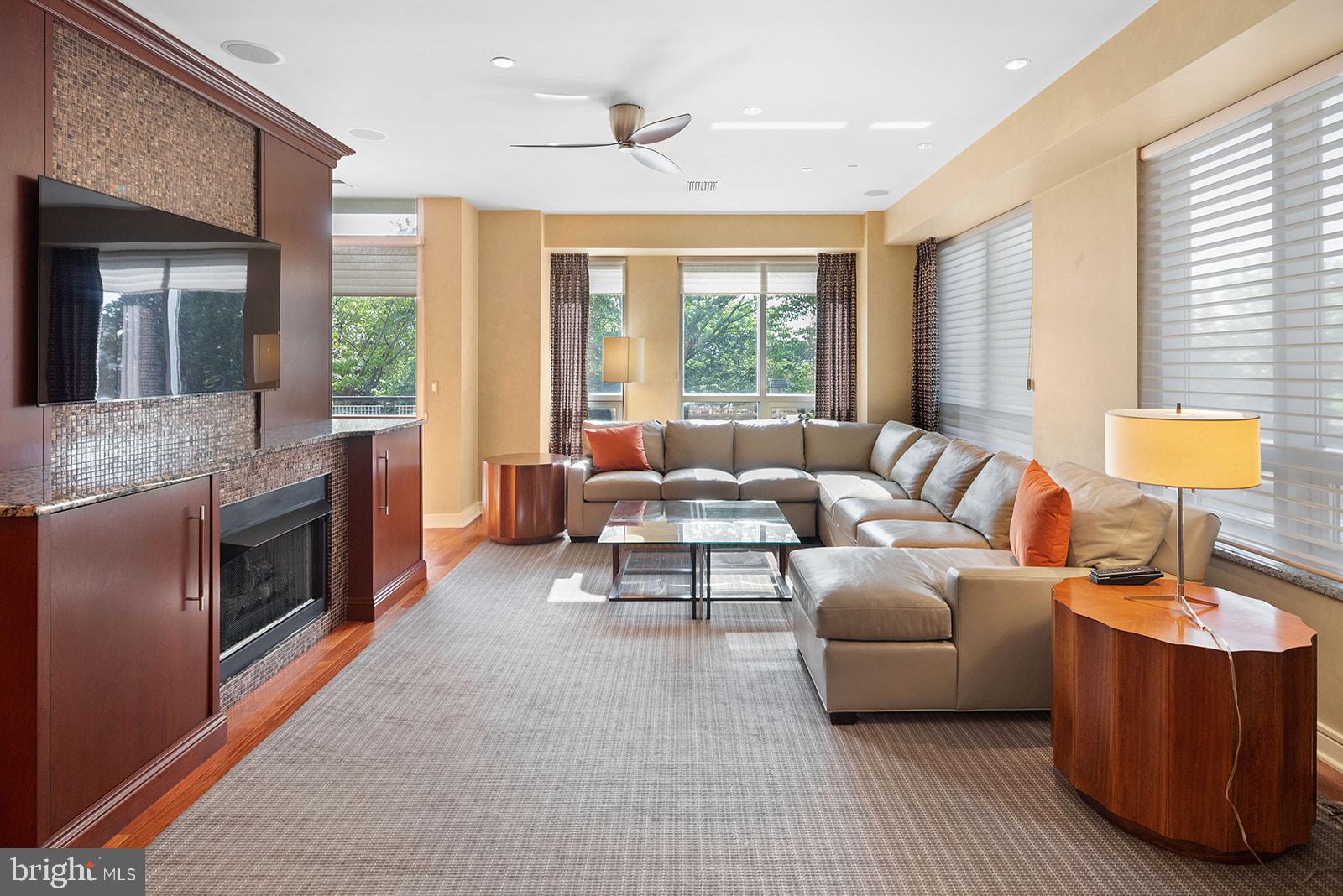 110 South Front Street, Unit 200 Philadelphia, PA 19106 - Photo 2 of 59