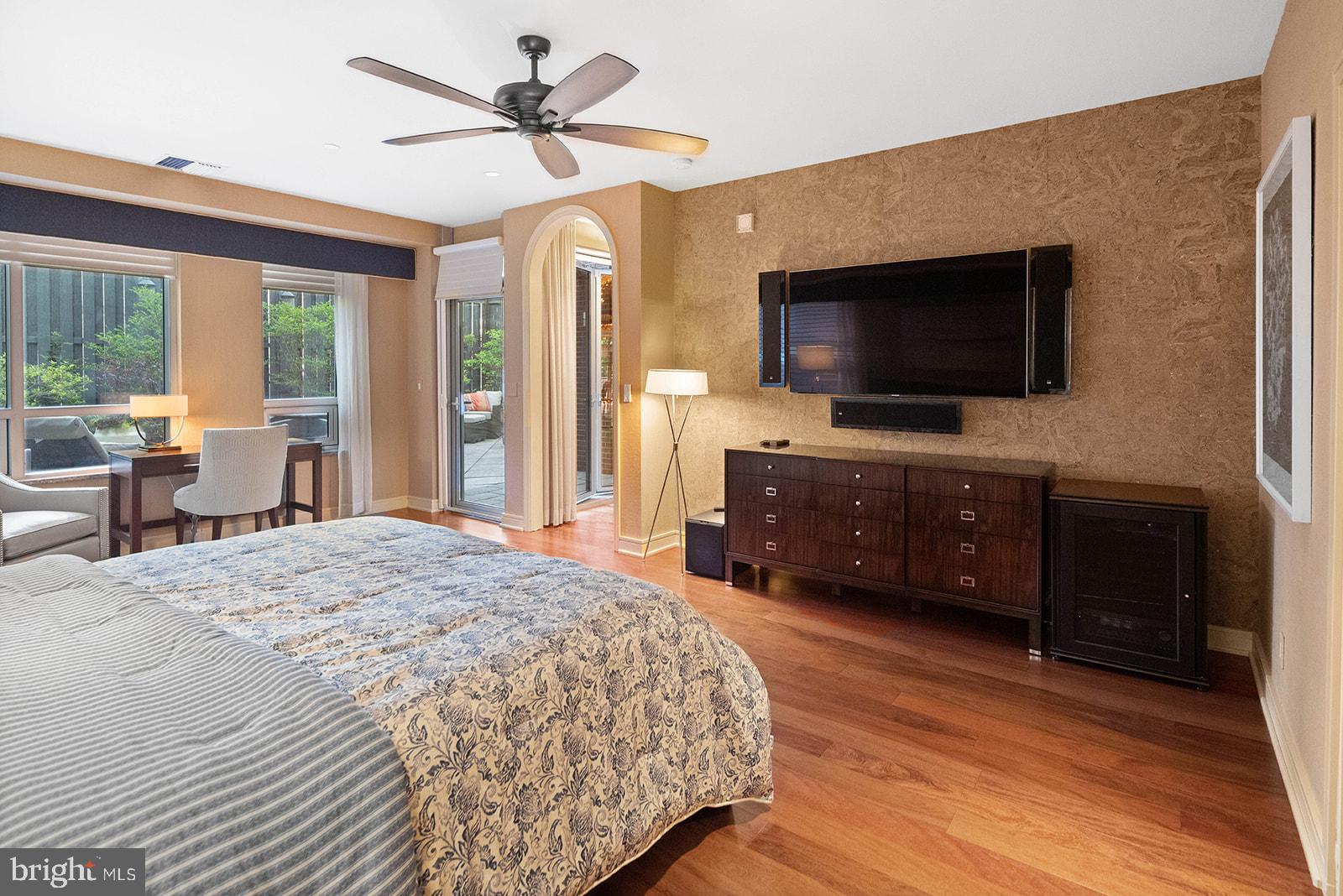 110 South Front Street, Unit 200 Philadelphia, PA 19106 - Photo 28 of 59