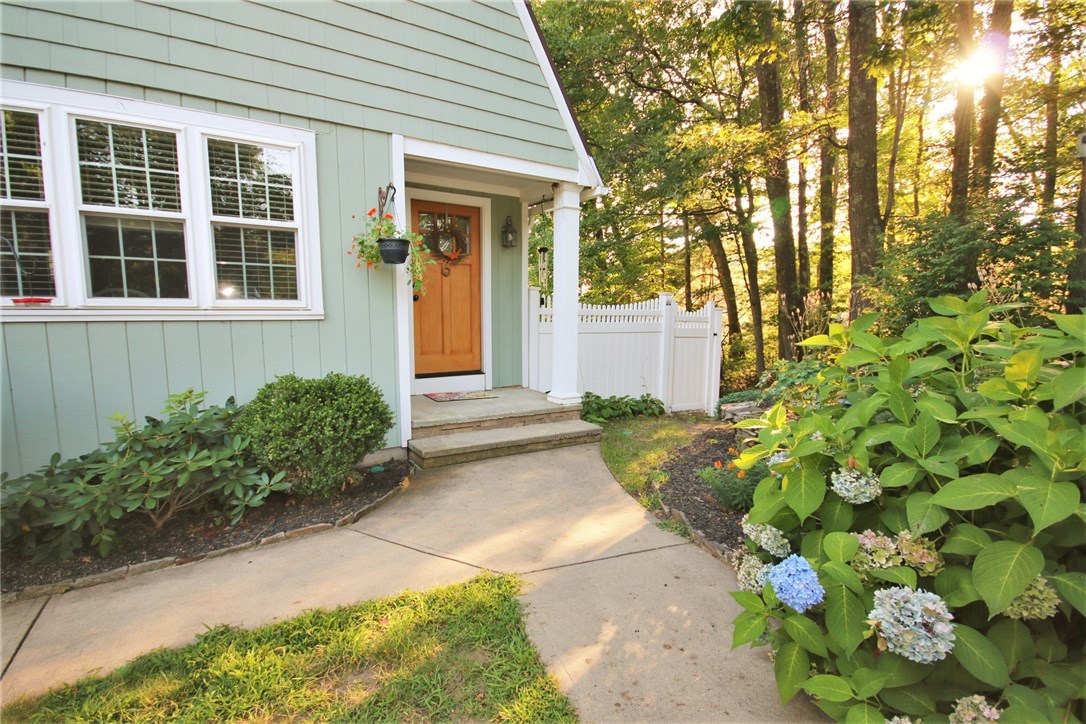 19 Ruffstone Road Smithfield, RI 02828 - Photo 3 of 24 Gallery Image 3