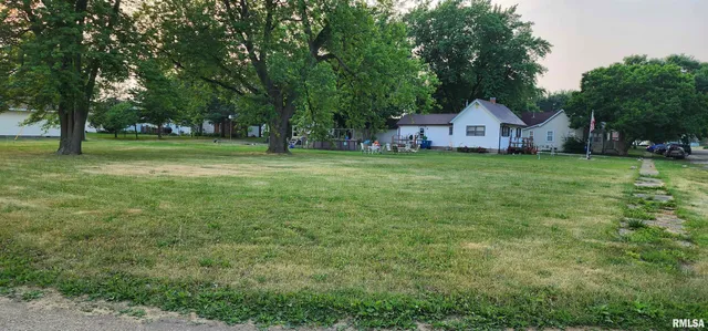 $15,900 | 610 Southeast Vine Street, Atlanta, IL 61723