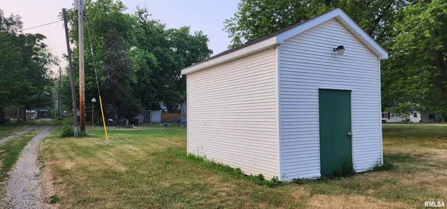 $15,900 | 610 Southeast Vine Street, Atlanta, IL 61723