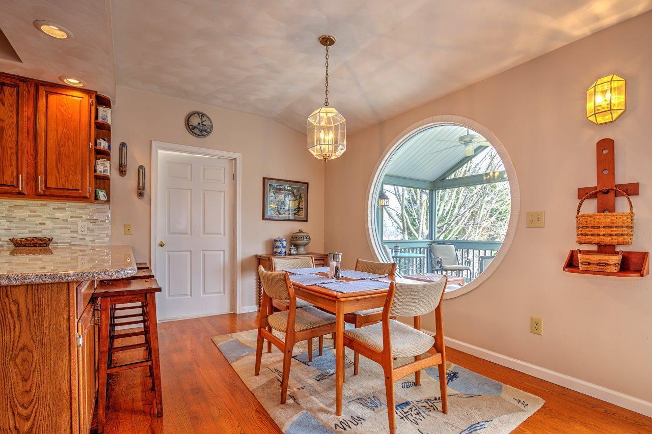 3604 Winding Way Road Southwest Roanoke, VA 24015 - Photo 3 of 44 EatInKitchen1