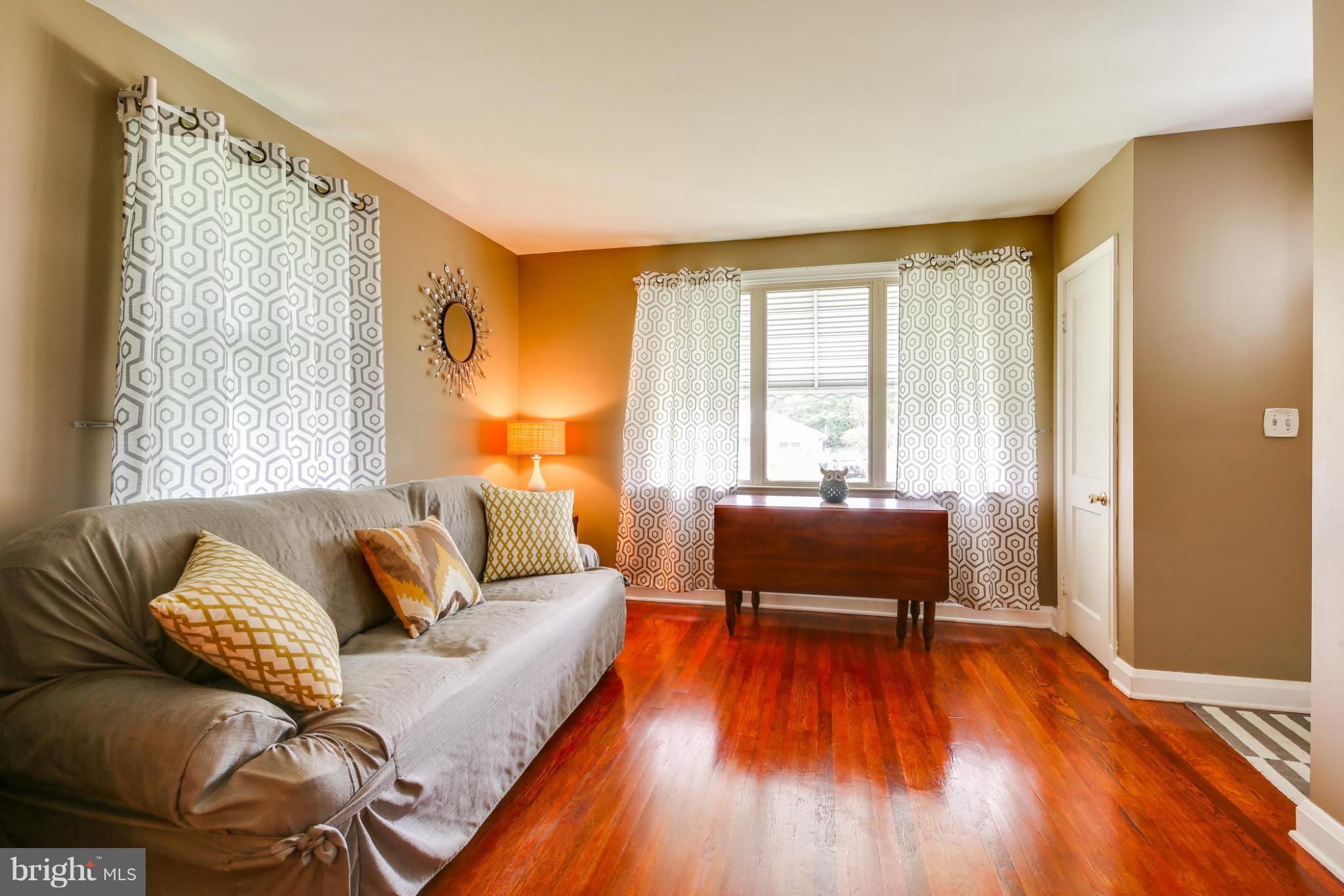 9219 Avondale Road Baltimore, MD 21234 - Photo 5 of 30 Living Room