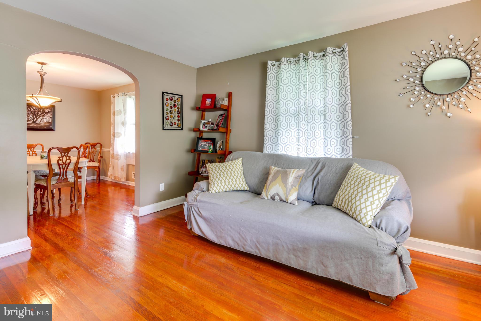 9219 Avondale Road Baltimore, MD 21234 - Photo 6 of 30 Living Room