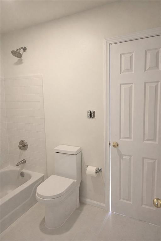 1209 Wildcliff Circle, Unit 100 Atlanta, GA 30329 - Photo 12 of 21 a bathroom with a toilet and a bath tub