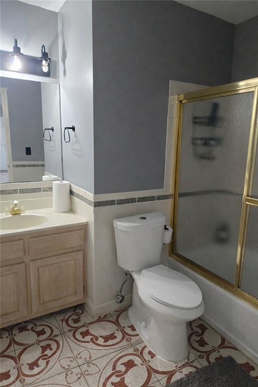 1209 Wildcliff Circle, Unit 100 Atlanta, GA 30329 - Photo 17 of 21 a bathroom with a toilet a sink and shower