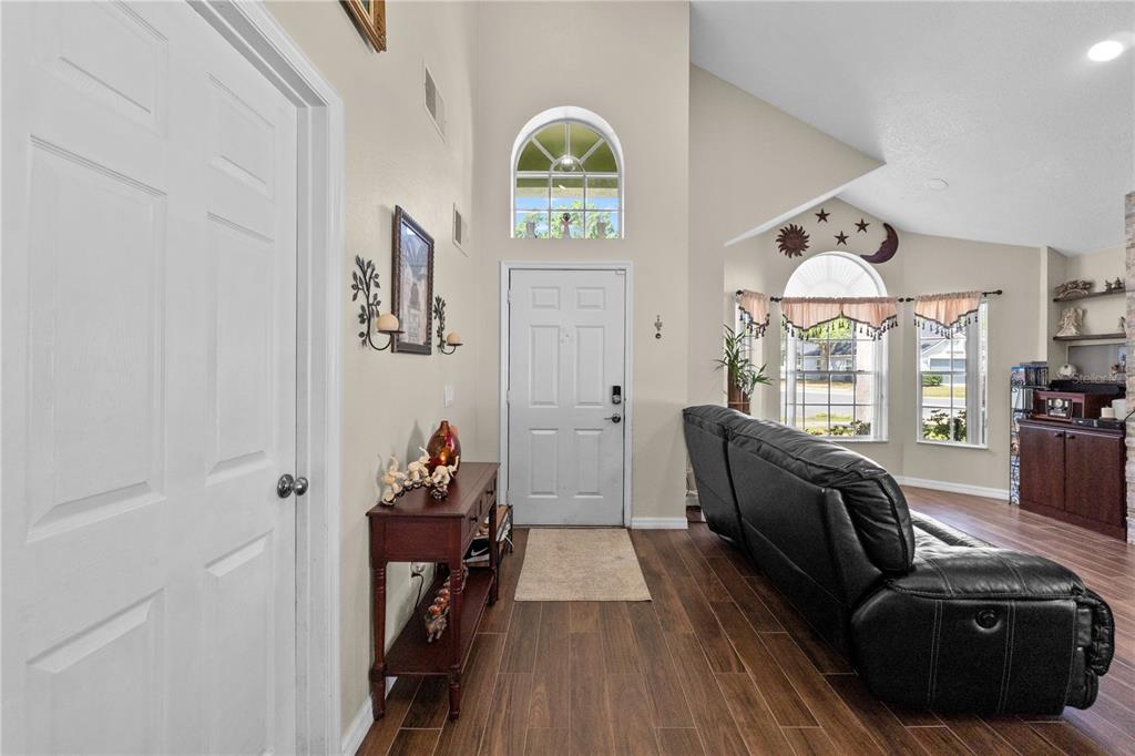 101 Razorbill Court Orlando, FL 32828 - Photo 4 of 35 Gallery Image 4