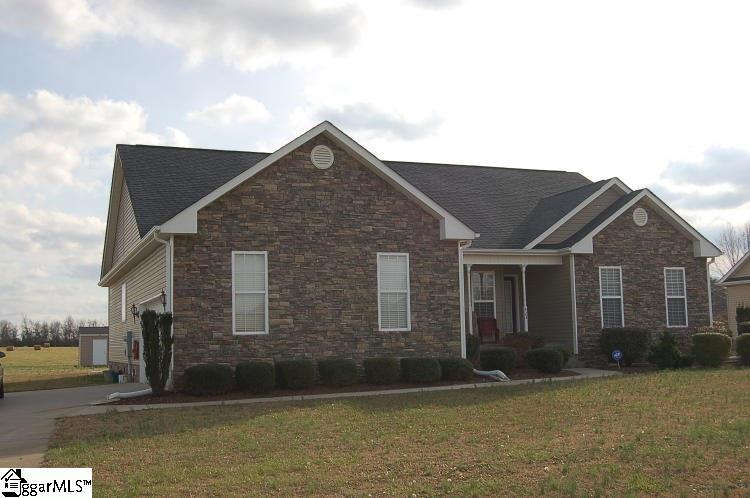 423 Johnson Road Pelzer, SC 29669 - Photo 3 of 36