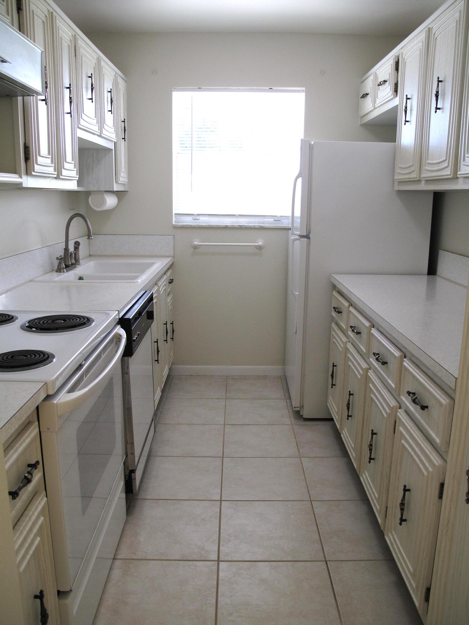 277 West High Point Court, Unit D Delray Beach, FL 33445 - Photo 11 of 47 IMG_7009