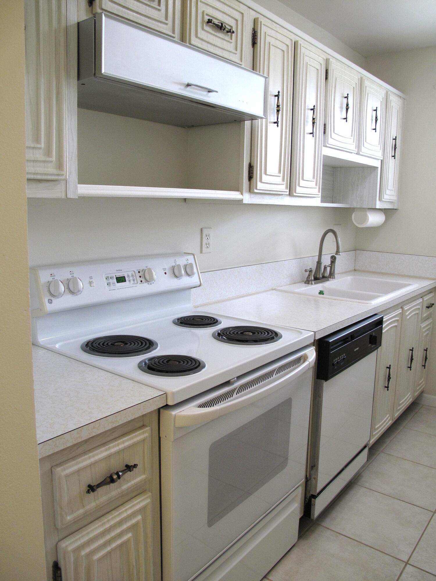 277 West High Point Court, Unit D Delray Beach, FL 33445 - Photo 12 of 47 Galley Kitchen