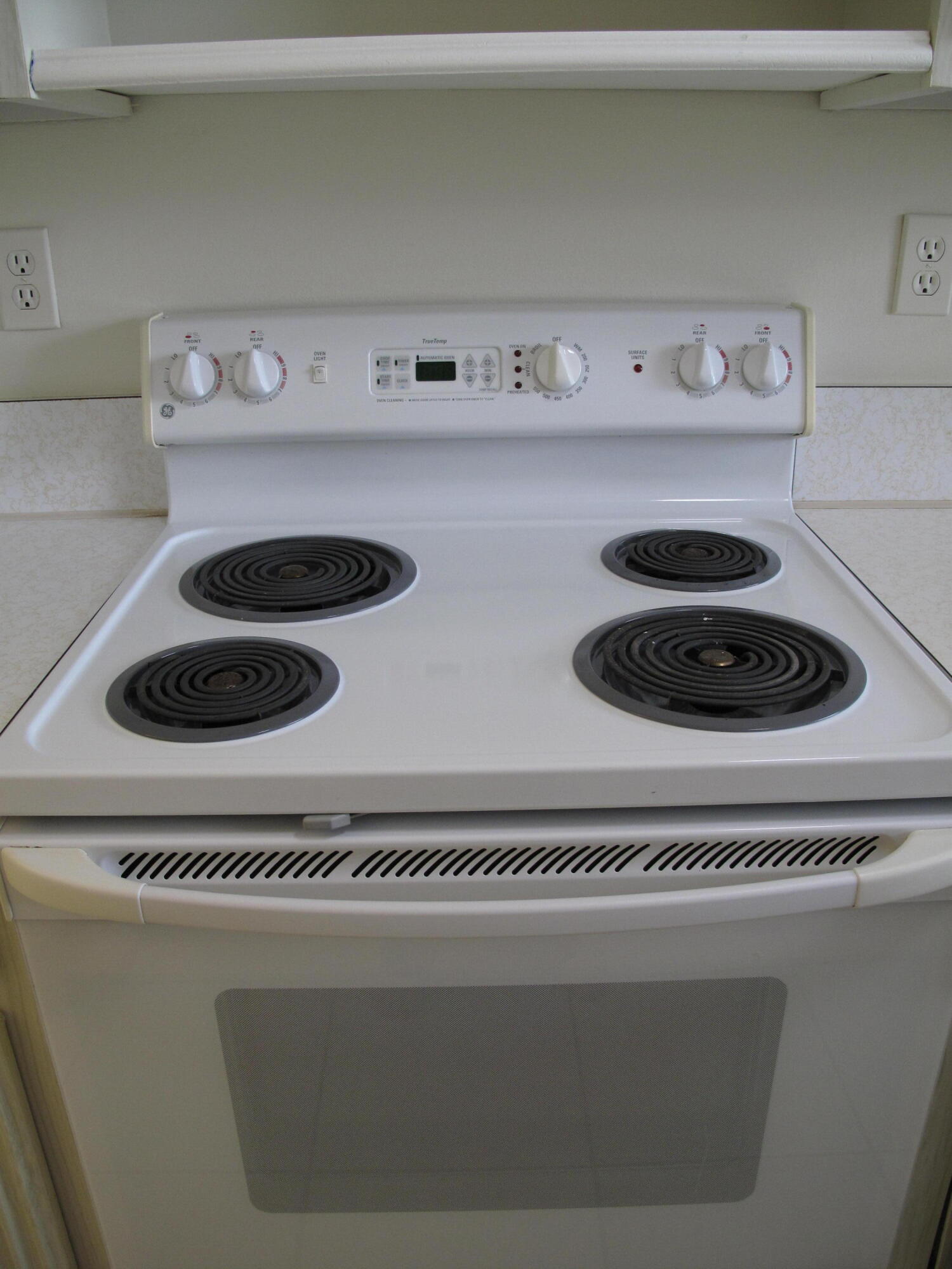 277 West High Point Court, Unit D Delray Beach, FL 33445 - Photo 14 of 47 Stove