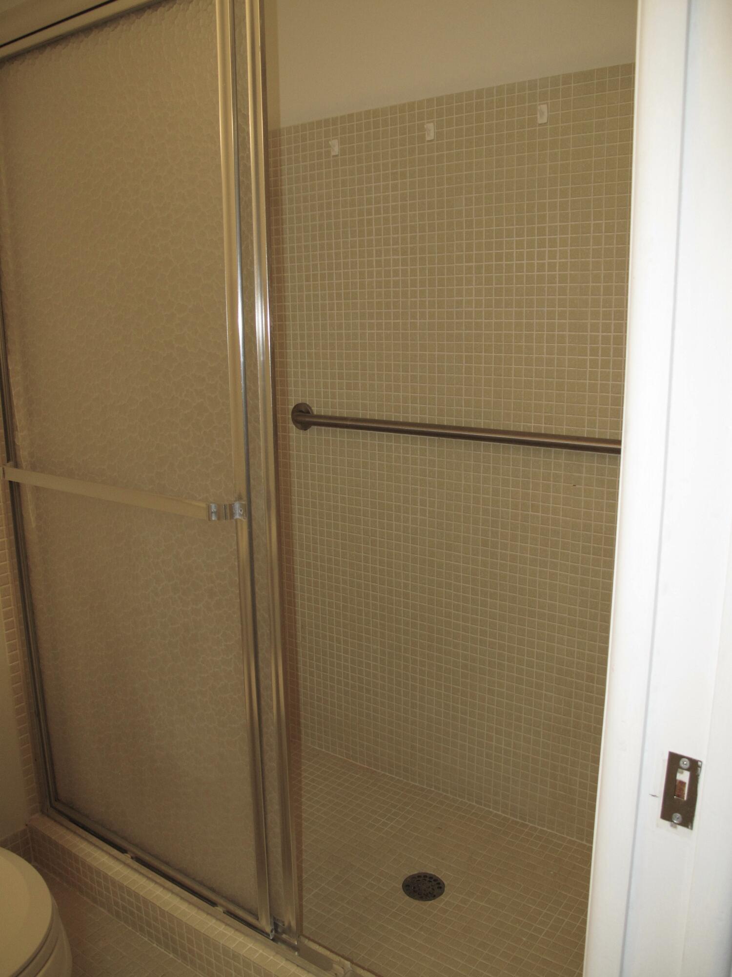 277 West High Point Court, Unit D Delray Beach, FL 33445 - Photo 19 of 47 Guest bathroom