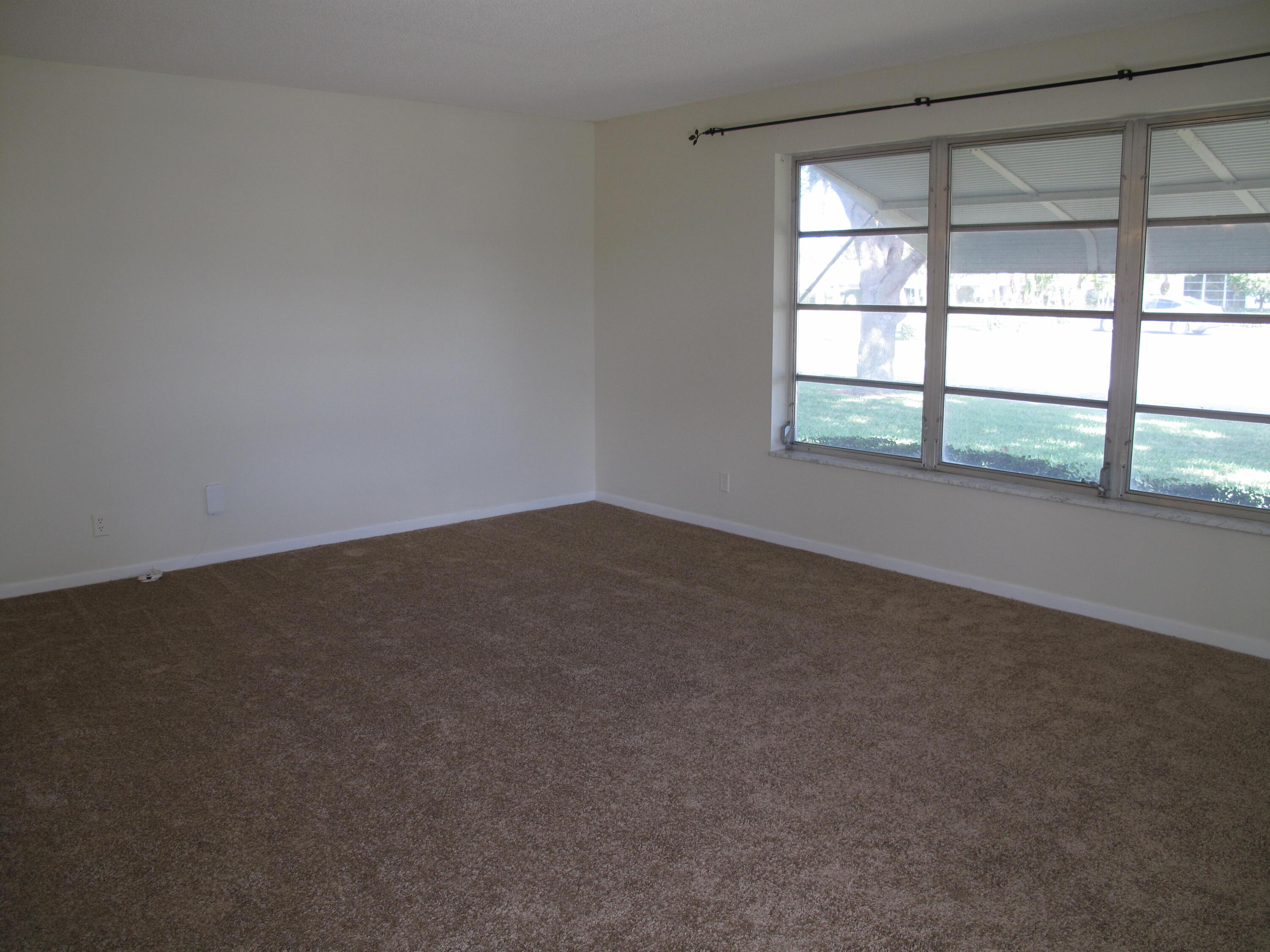 277 West High Point Court, Unit D Delray Beach, FL 33445 - Photo 5 of 47 living room