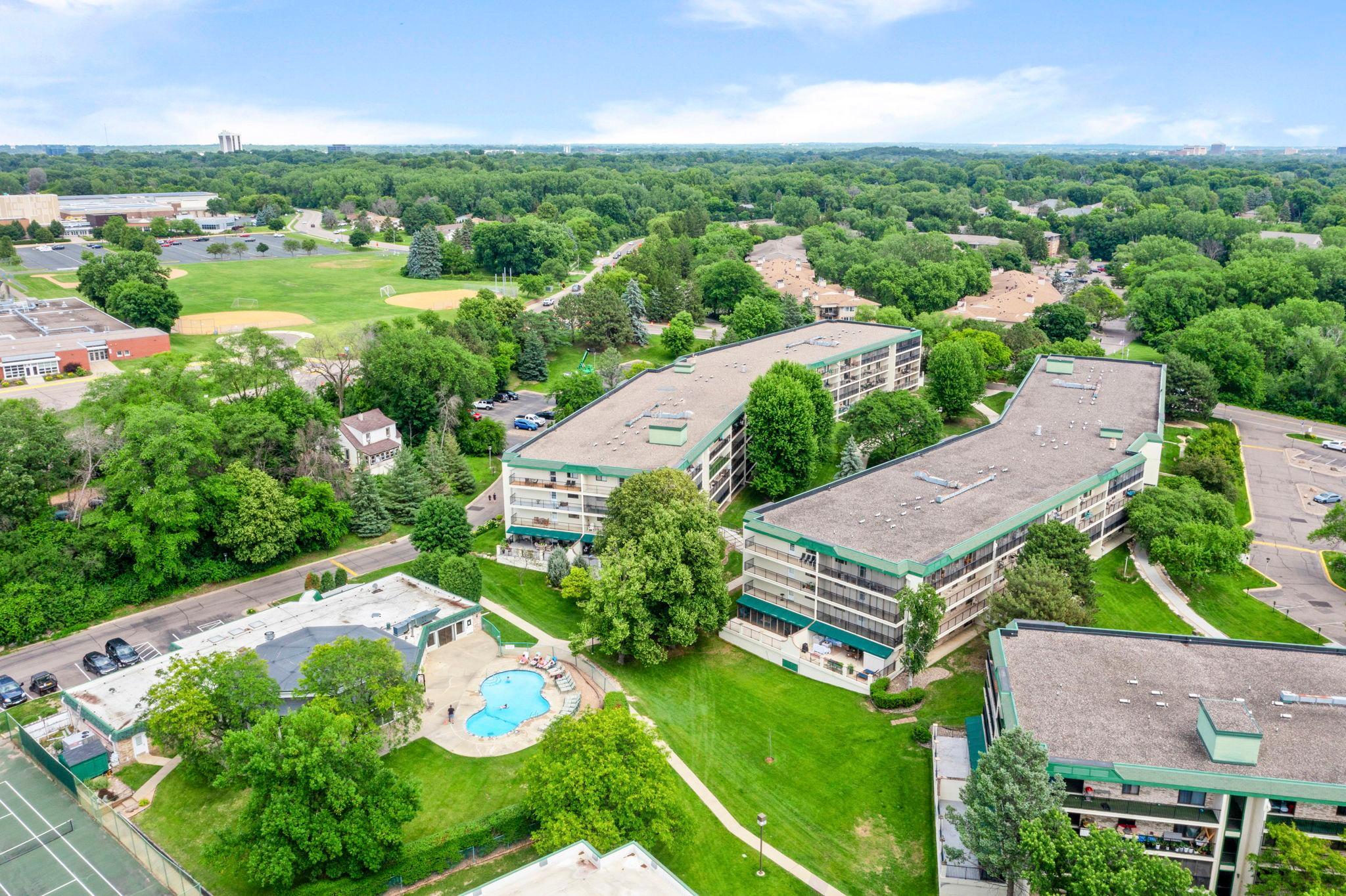 10411 Cedar Lake Road, Unit 419 Minnetonka, MN 55305 - Photo 52 of 58