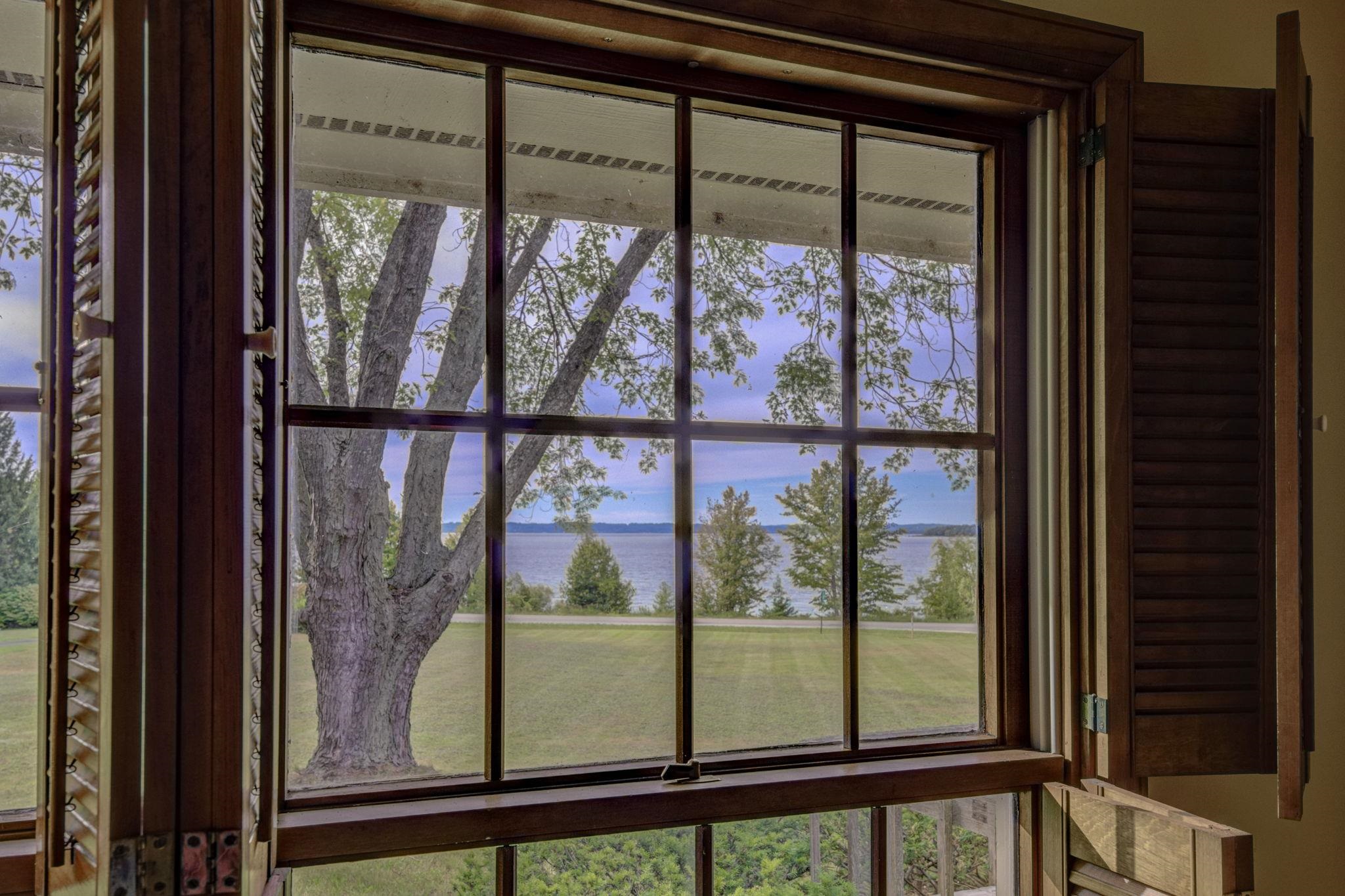1996 Island View Road Traverse City, MI 49686 - Photo 24 of 61 1950695-12962d92-42c6-46a7-ad1a-3d41af367222.JPG