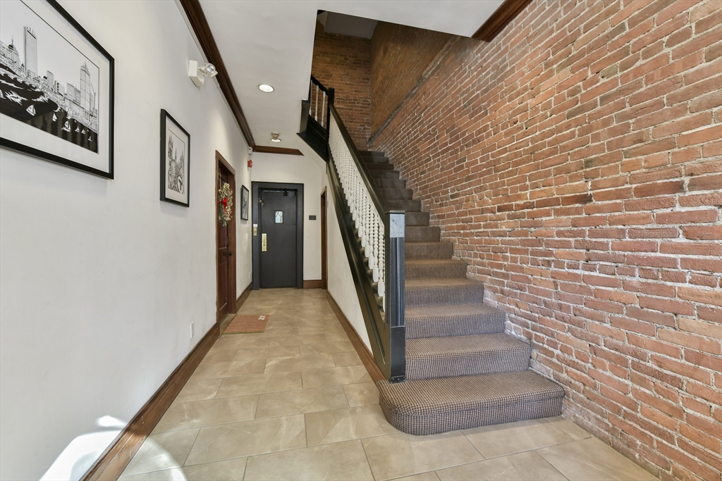 411 Marlborough Street, Unit 9 Boston, MA 02115 - Photo 17 of 20 a view of entryway