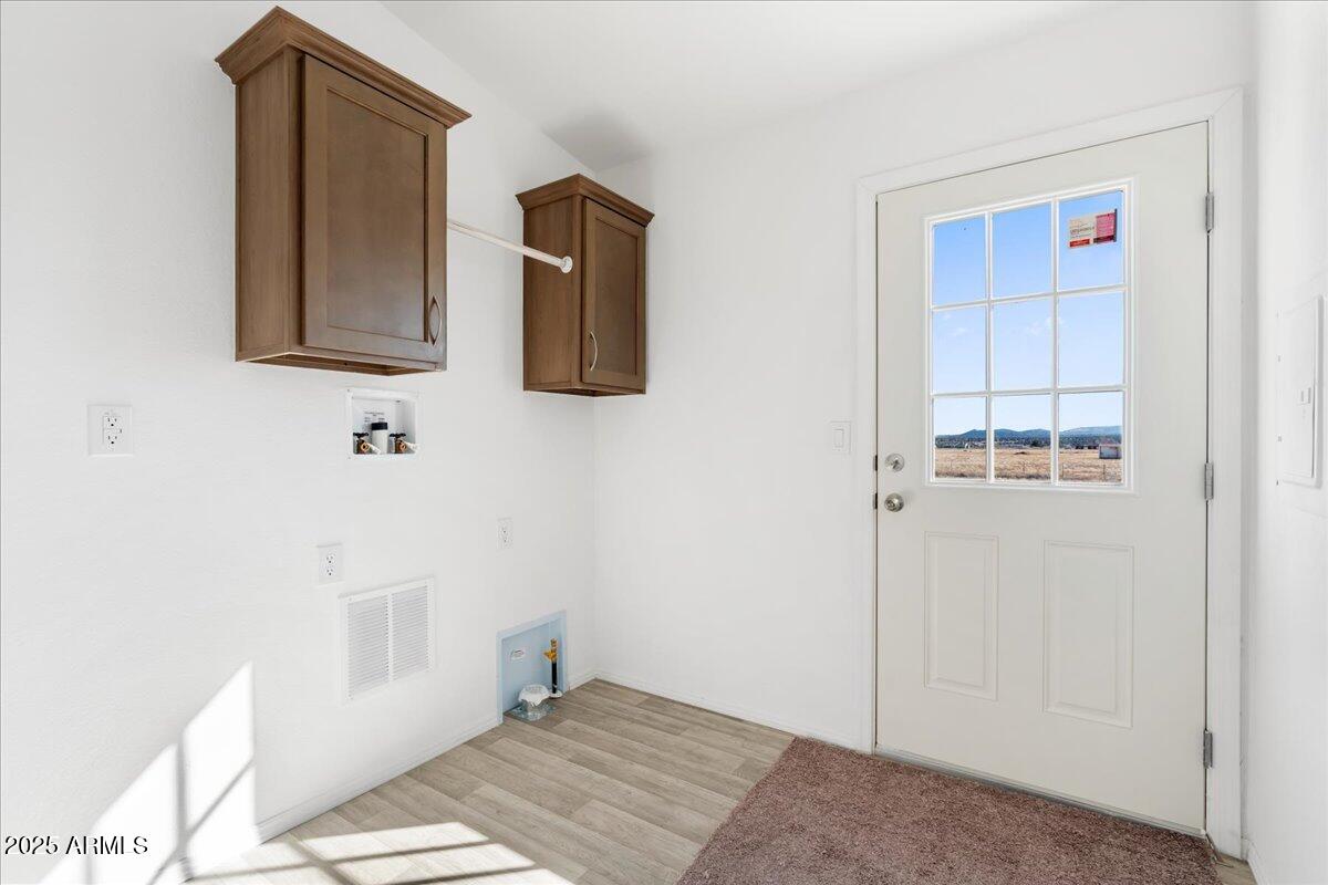 24921 North Verdot Road Paulden, AZ 86334 - Photo 13 of 22 11-Laundry Room
