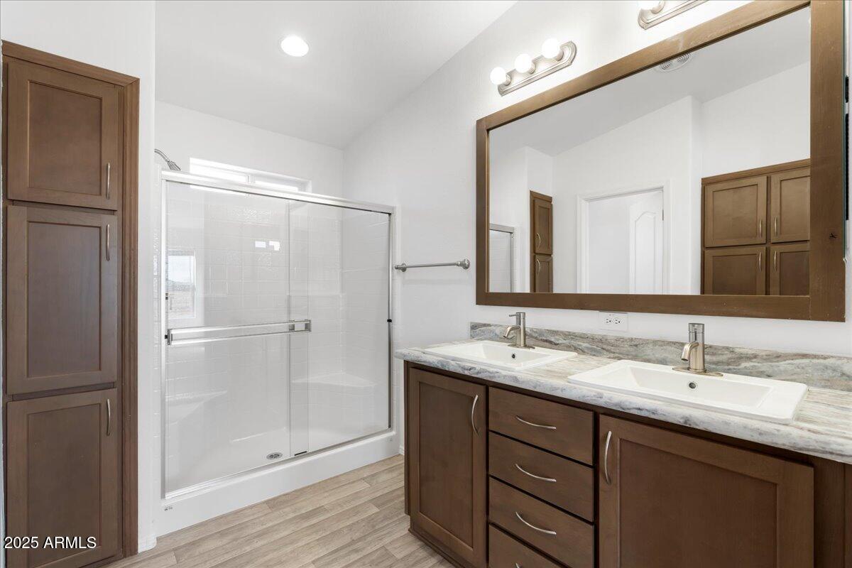 24921 North Verdot Road Paulden, AZ 86334 - Photo 20 of 22 18-Primary Bathroom